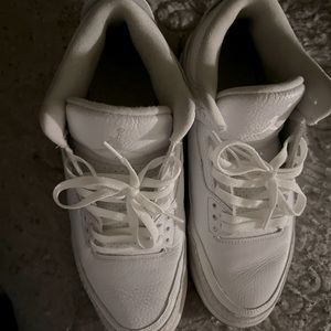I’m selling my air Jordan 3 triple white